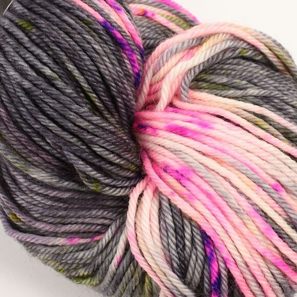 Hedgehog Fibres Merino DK Yarn Springy Twist Merino Wool Hand-Dyed Oracle - Picture 2 of 4